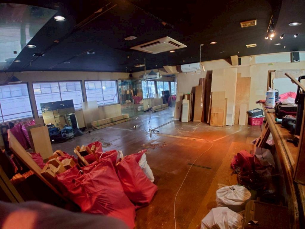 梅田のバー改装前